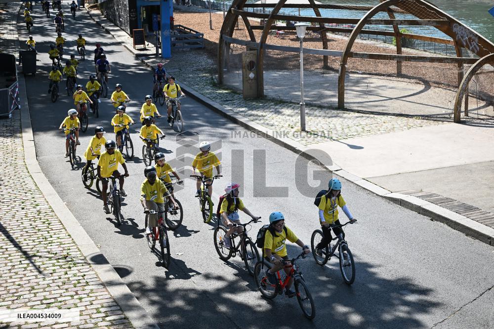 Tour de France dictation at the City Hall in Paris - FA