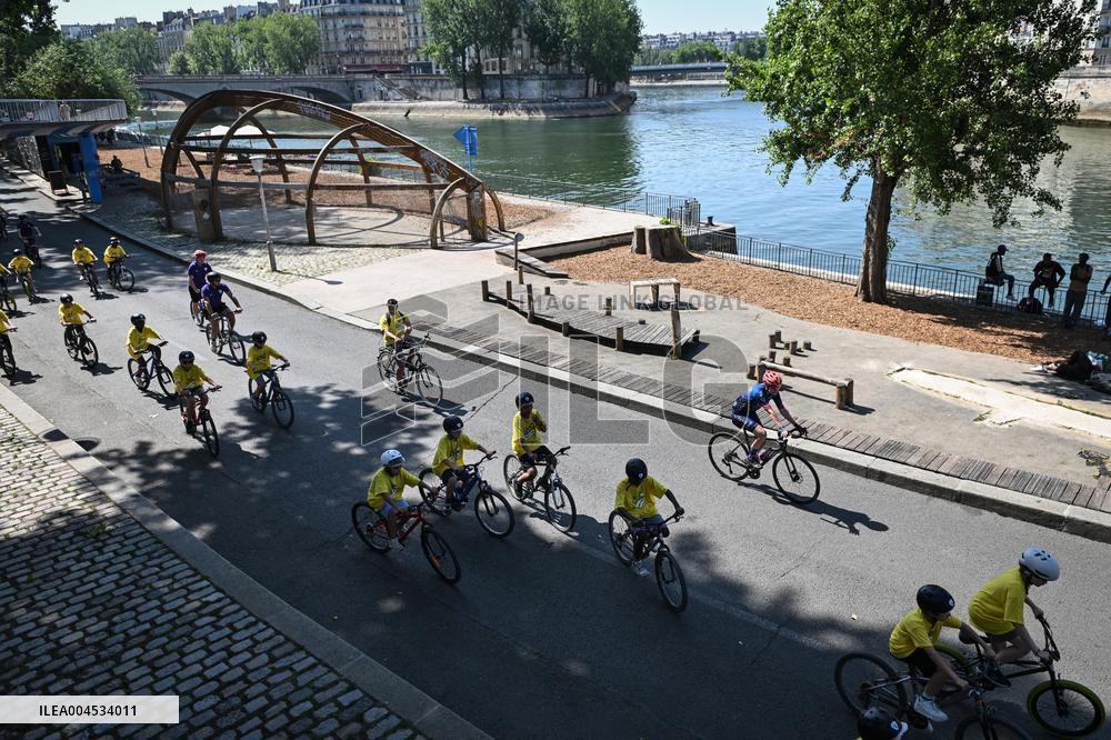 Tour de France dictation at the City Hall in Paris - FA