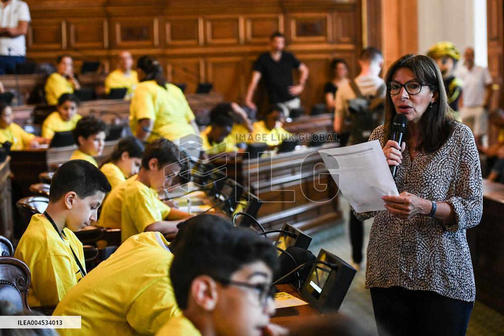 Tour de France dictation at the City Hall in Paris - FA