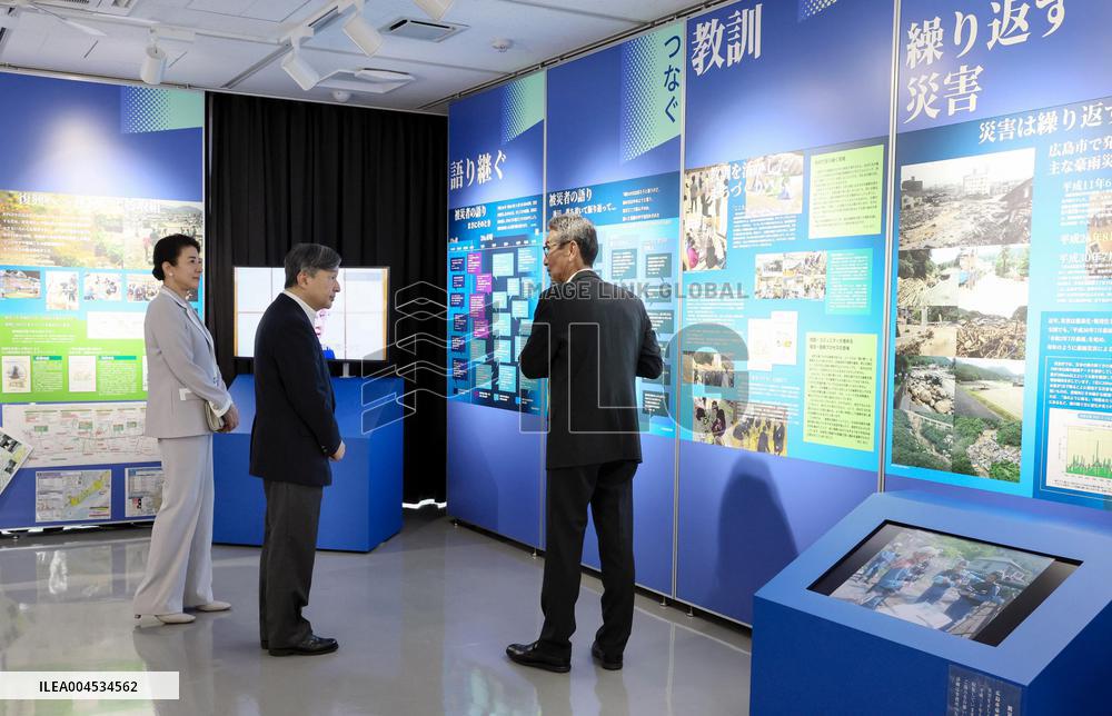 Japanese emperor, empress in Hiroshima