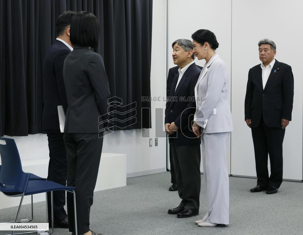 Japanese emperor, empress in Hiroshima