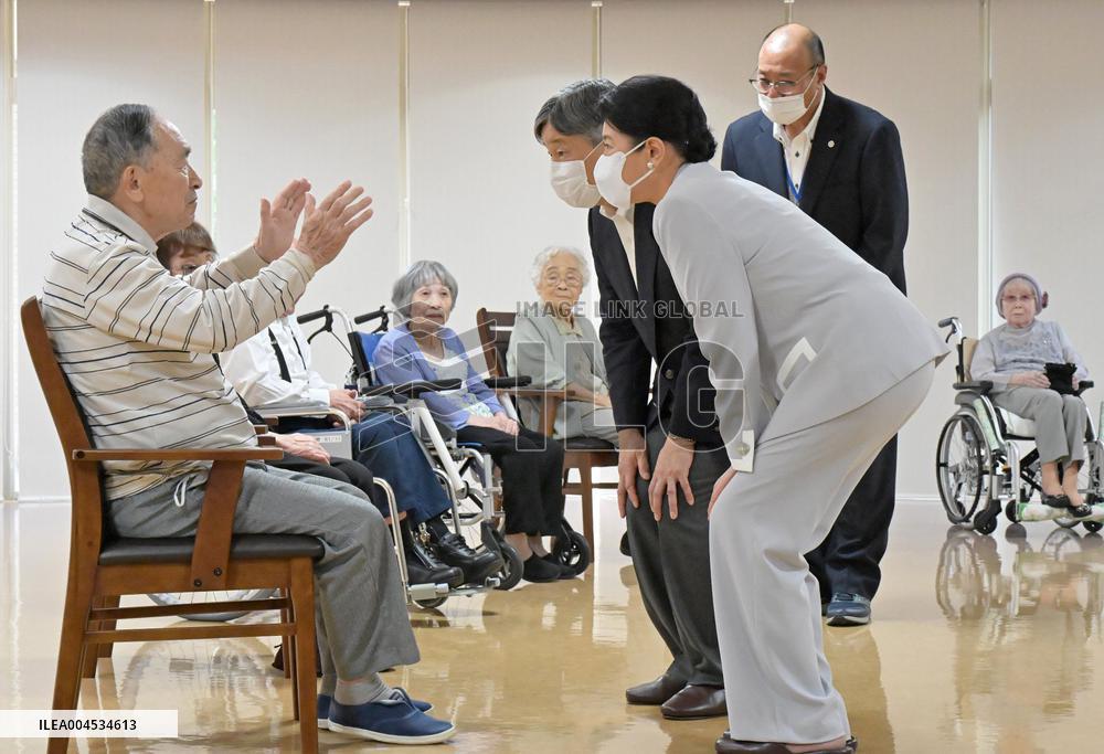 Japanese emperor, empress in Hiroshima