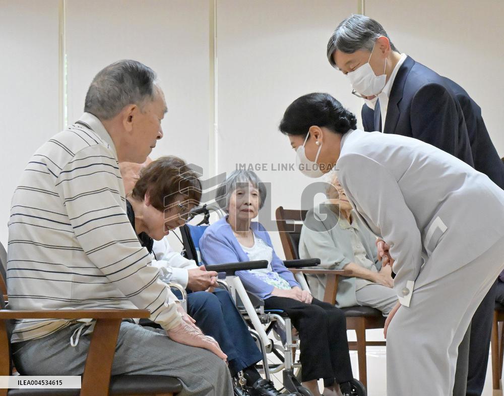 Japanese emperor, empress in Hiroshima