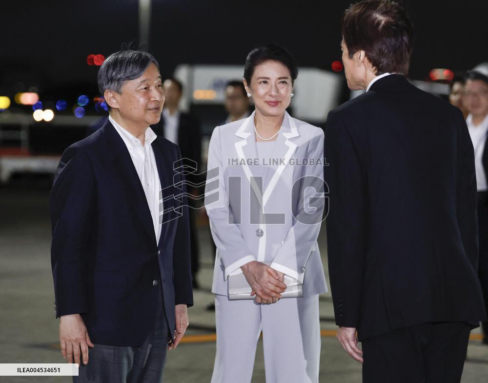 Japanese emperor, empress return to Tokyo