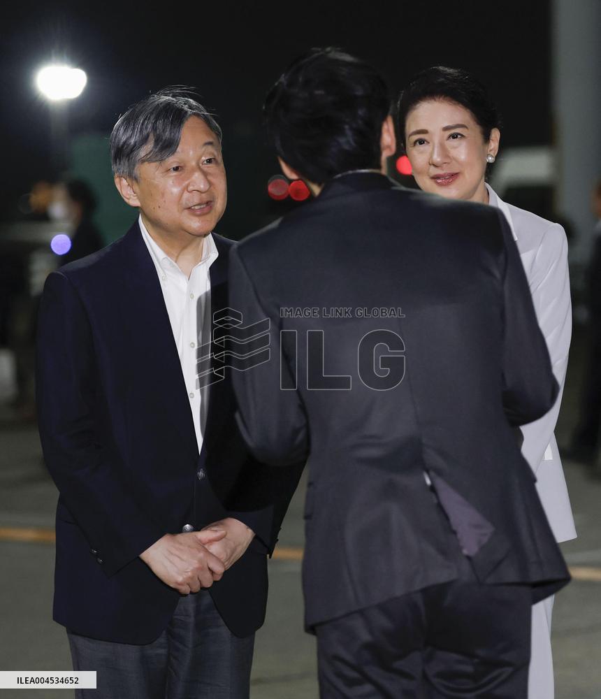 Japanese emperor, empress return to Tokyo