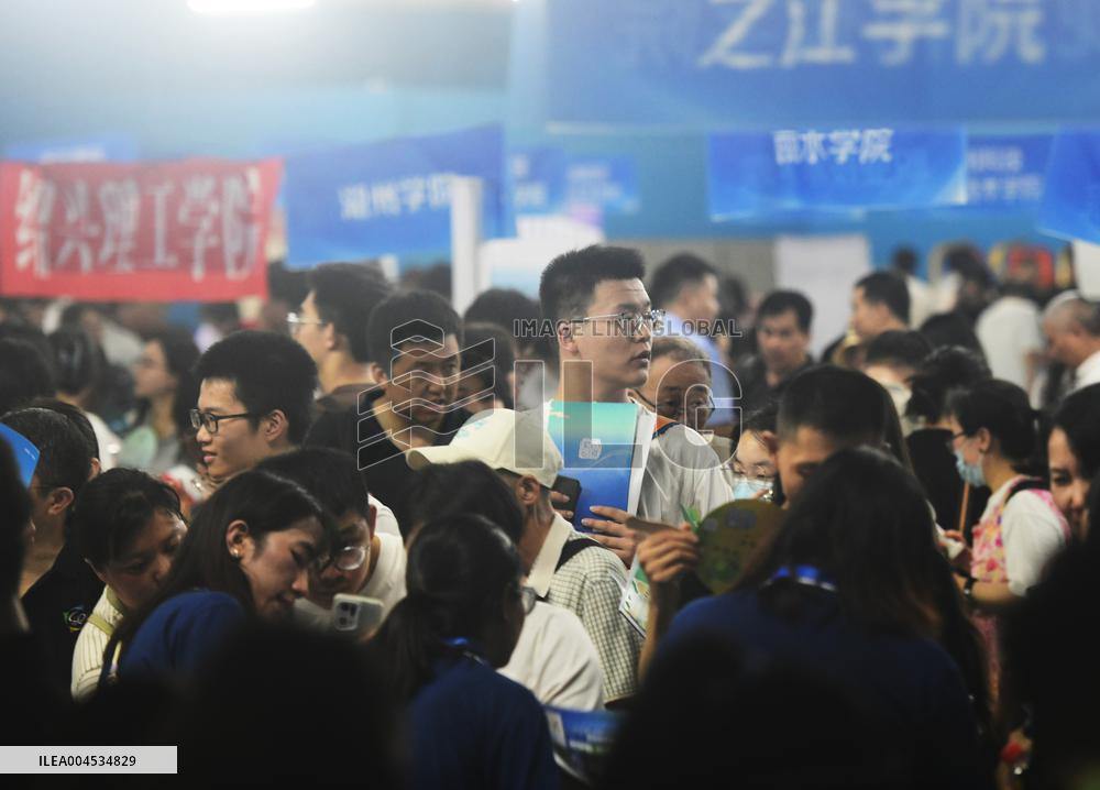 2025 Zhejiang Province College Enrollment Public Welfare Consultation Conference
