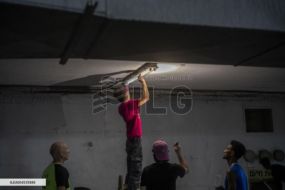 Atomic Shelter Preparations - Tel Aviv