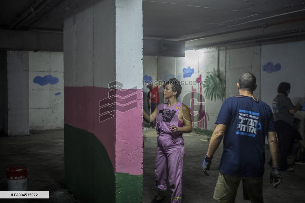 Atomic Shelter Preparations - Tel Aviv