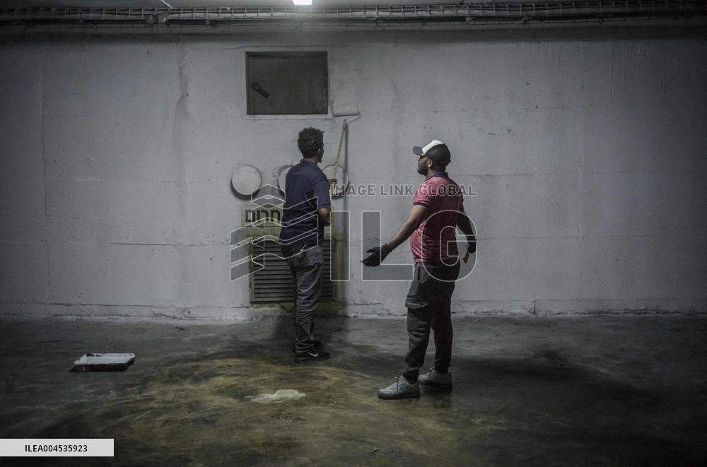 Atomic Shelter Preparations - Tel Aviv