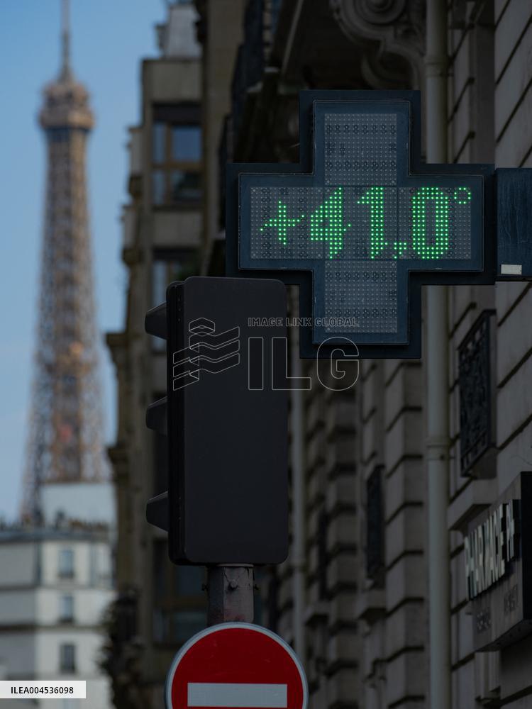 Illustration - Heatwave in Paris - France
