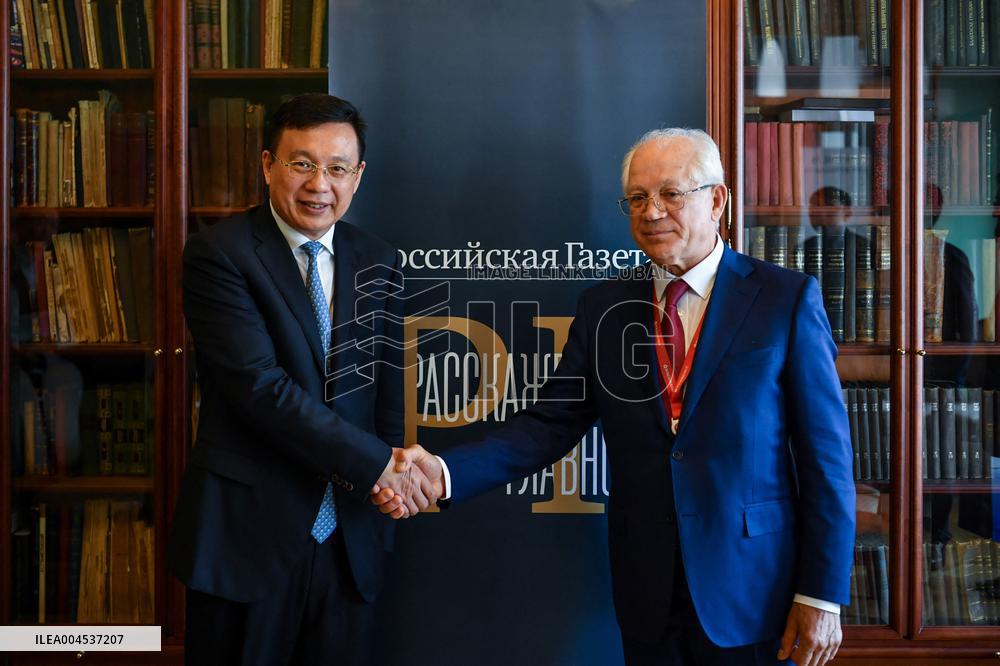 Chinese Officials Visit Russia - St. Petersburg