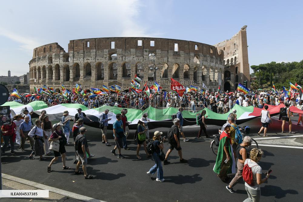 March Against War And Rearm - Rome