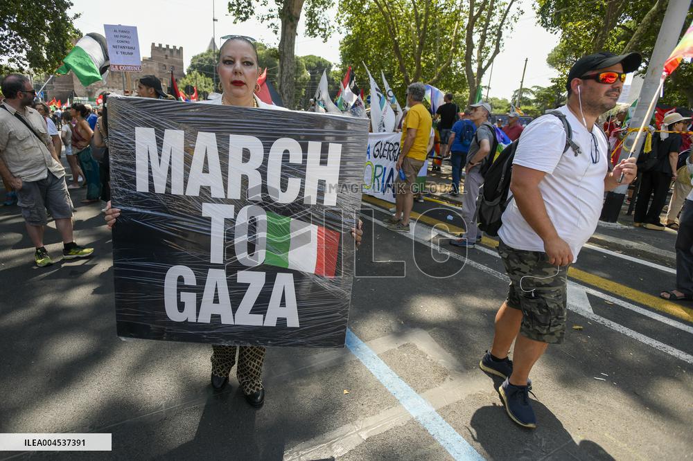 March Against War And Rearm - Rome