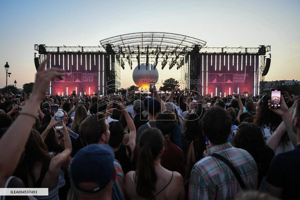 Annual Music Festival at the Tuileries Garden in Paris - FA