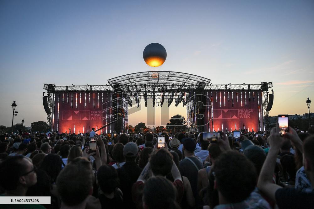 Annual Music Festival at the Tuileries Garden in Paris - FA