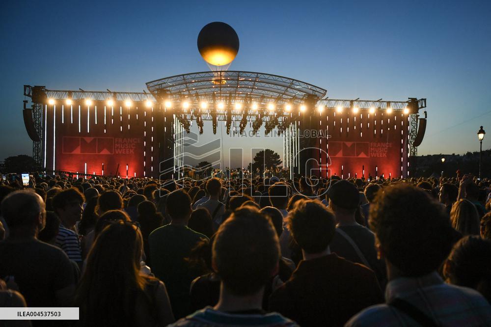 Annual Music Festival at the Tuileries Garden in Paris - FA