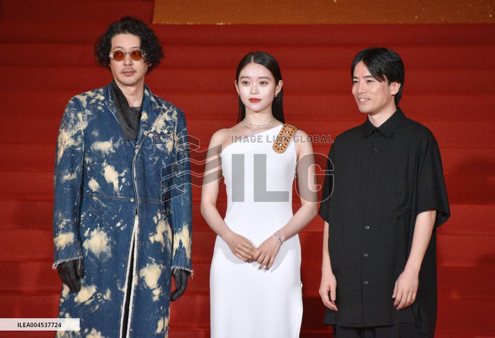 "On Summer Sand" wins award at Shanghai film festival