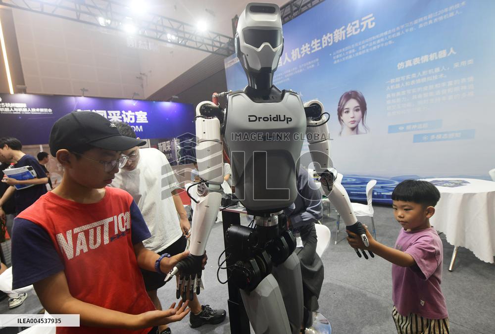 International Humanoid Robot Technology Exhibition Held in Hangz