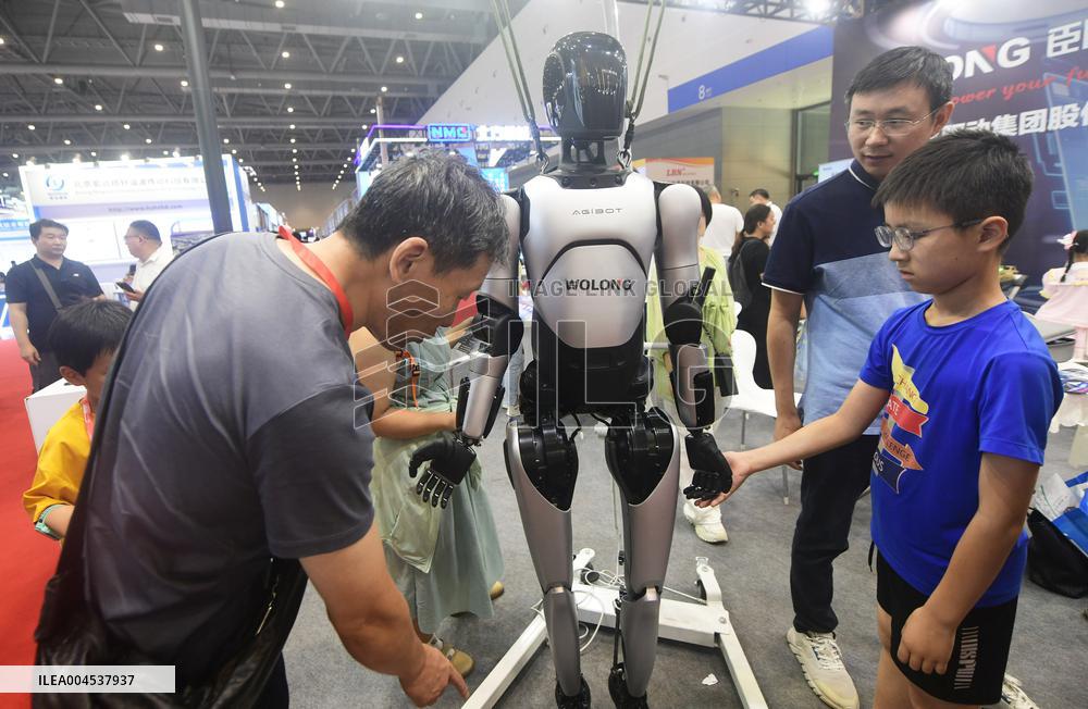 International Humanoid Robot Technology Exhibition Held in Hangz