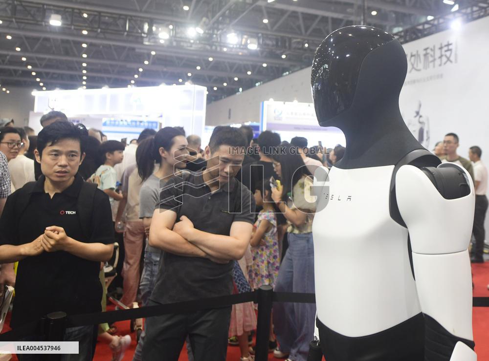 Tesla's Humanoid Robot Optimus