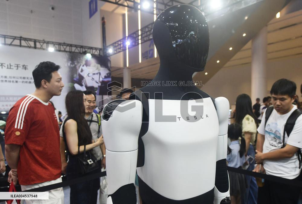 Tesla's Humanoid Robot Optimus