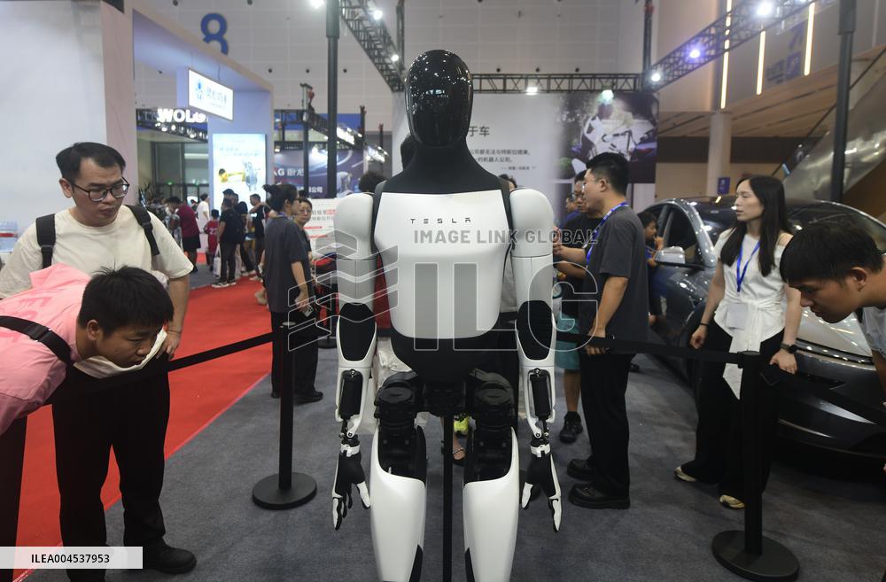 Tesla's Humanoid Robot Optimus