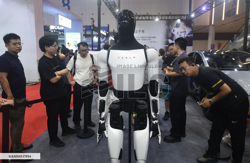 Tesla's Humanoid Robot Optimus