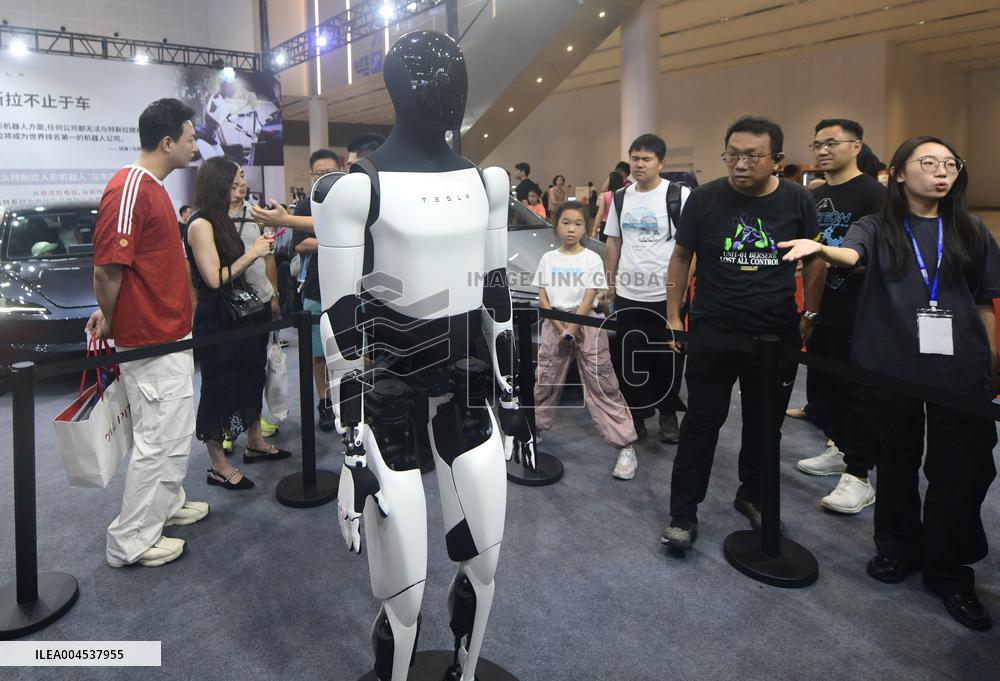 Tesla's Humanoid Robot Optimus