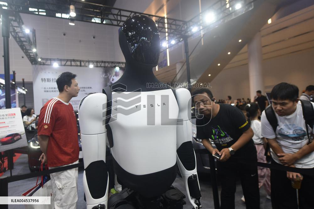 Tesla's Humanoid Robot Optimus