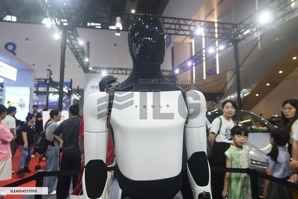 Tesla's Humanoid Robot Optimus