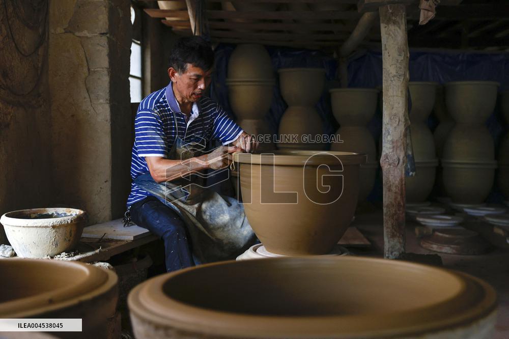 Guidong Pottery Making - China