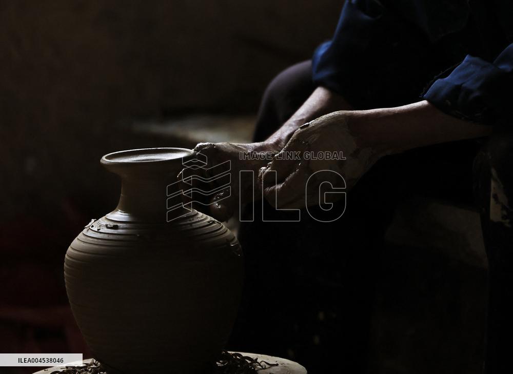 Guidong Pottery Making - China