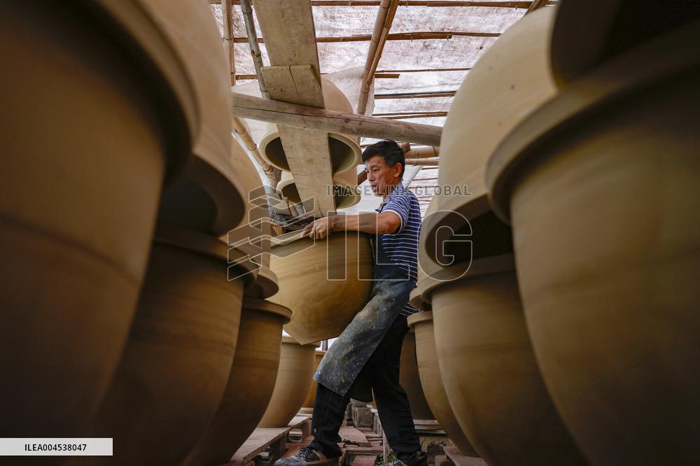 Guidong Pottery Making - China