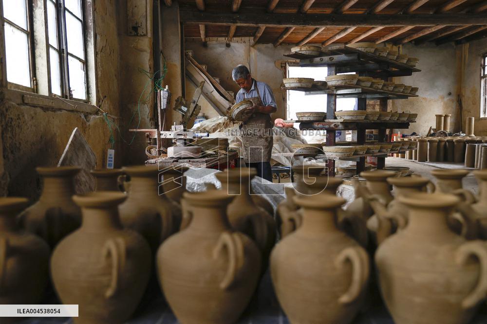 Guidong Pottery Making - China