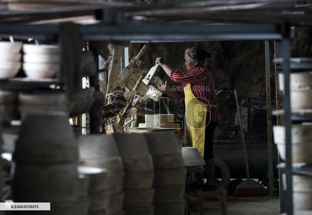 Guidong Pottery Making - China