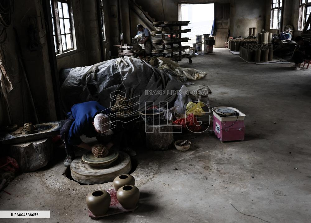 Guidong Pottery Making - China