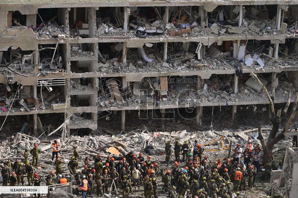 Iranian Ballistic Missiles Attack On Israel - Tel Aviv