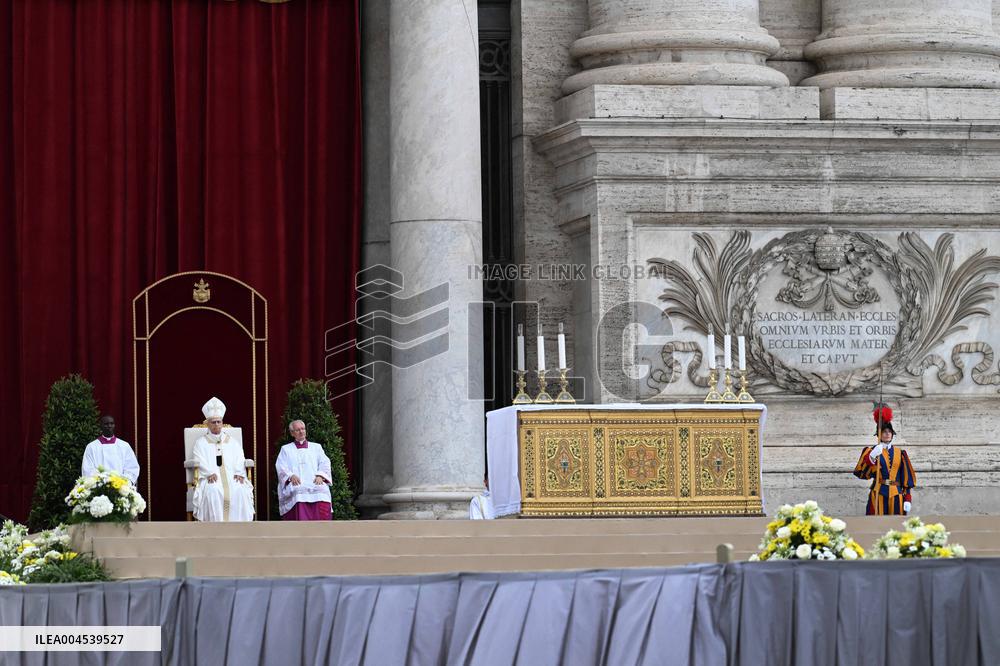 Pope Francis Celebrates The Corpus Christi Mass - Rome