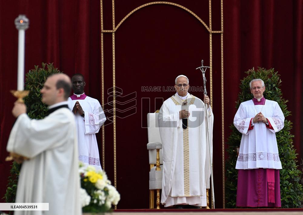Pope Francis Celebrates The Corpus Christi Mass - Rome