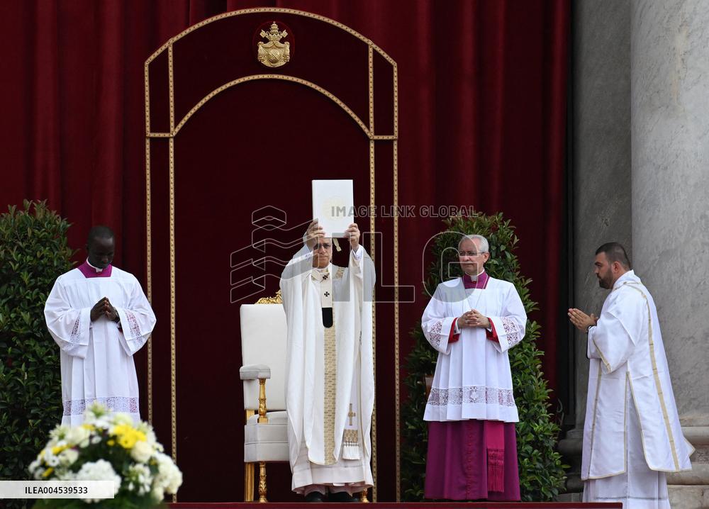 Pope Francis Celebrates The Corpus Christi Mass - Rome