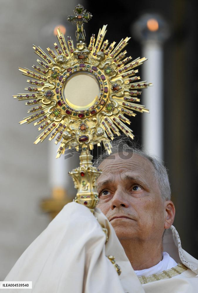 Pope Francis Celebrates The Corpus Christi Mass - Rome