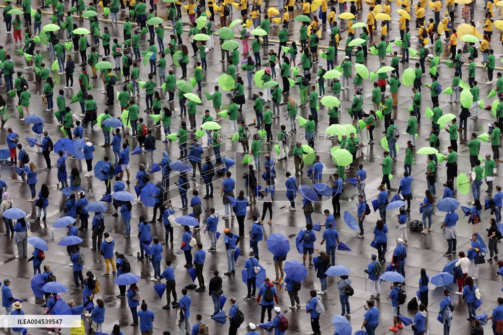 Creation The World's Largest Rainbow Flag on Pride Celebrations - Mexico