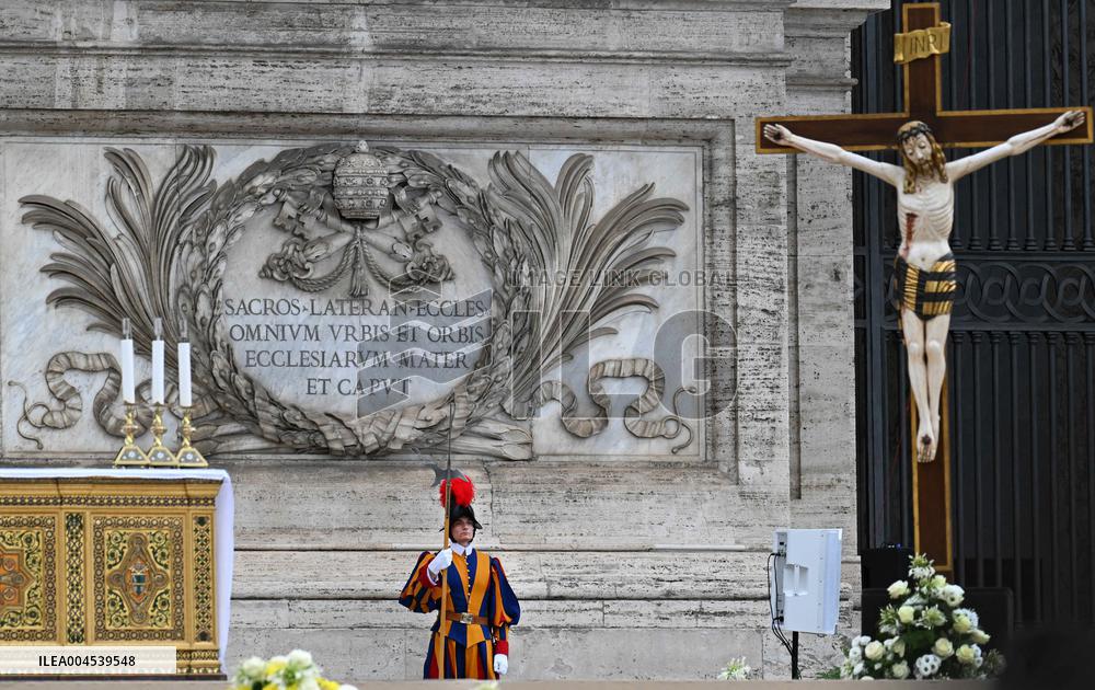 Pope Francis Celebrates The Corpus Christi Mass - Rome