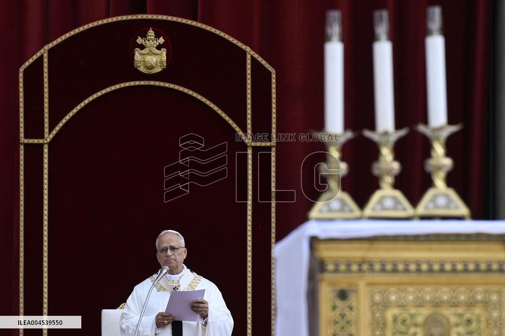 Pope Francis Celebrates The Corpus Christi Mass - Rome