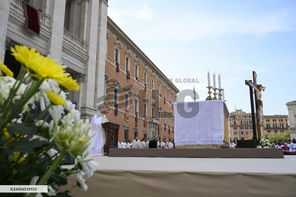 Pope Francis Celebrates The Corpus Christi Mass - Rome