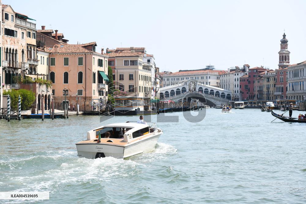 Illustration Of Cabs In The City Of Venice