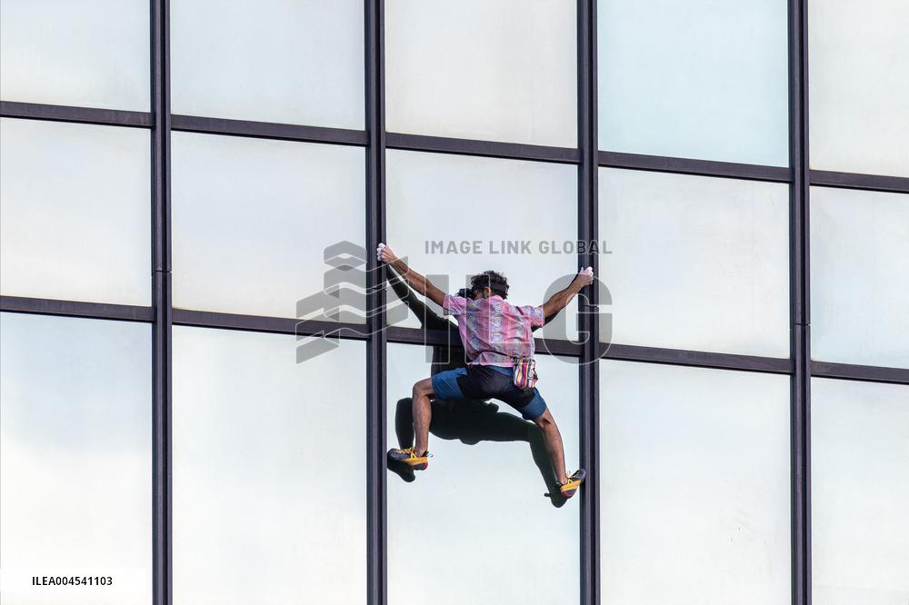 Titouan Leduc Climbed the Presidential Hotel Without Protection - Warsaw