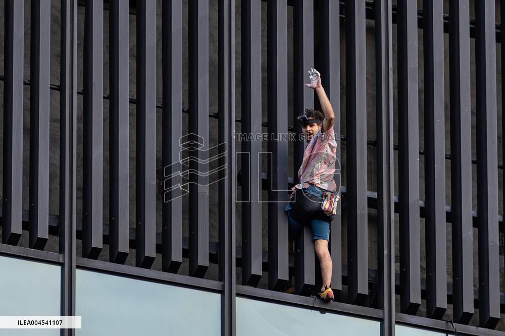 Titouan Leduc Climbed the Presidential Hotel Without Protection - Warsaw
