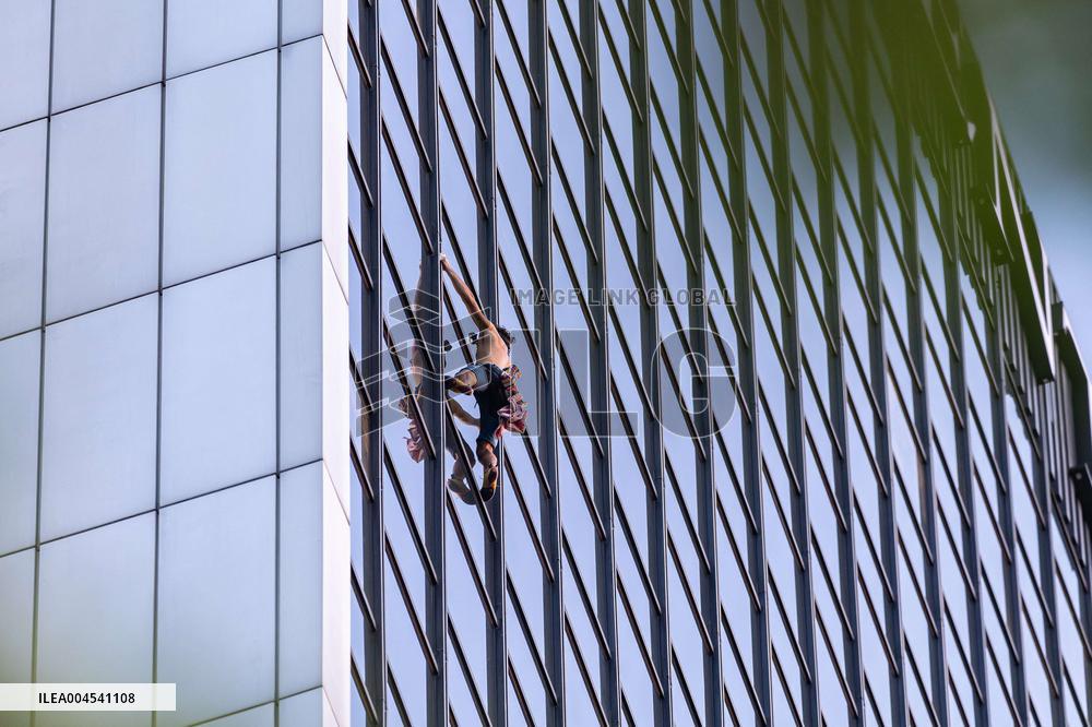 Titouan Leduc Climbed the Presidential Hotel Without Protection - Warsaw