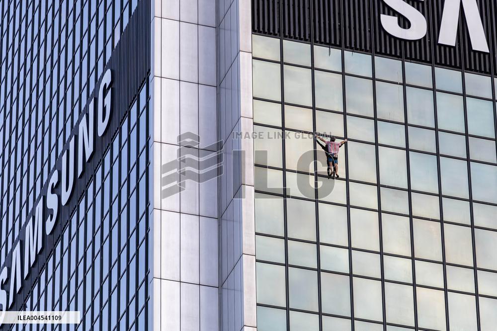 Titouan Leduc Climbed the Presidential Hotel Without Protection - Warsaw